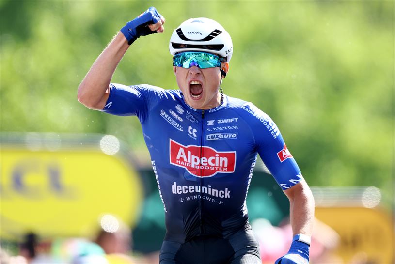 Jasper Philipsen garaipena ospatzen. Argazkia: EFE