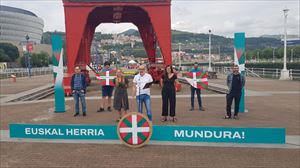 Gure Eskuk euskal herritarrak zoriondu ditu, erronkei aurre egiteko gaitasuna erakutsi izanagatik Tourrean