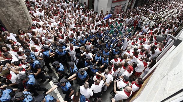 Consenso para evitar que se repitan los incidentes en la procesión en la Calle Curia