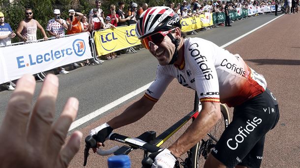 Jon Izagirre, feliz, el 13 de julio de 2023, tras ganar en el Tour. Foto: EFE. 