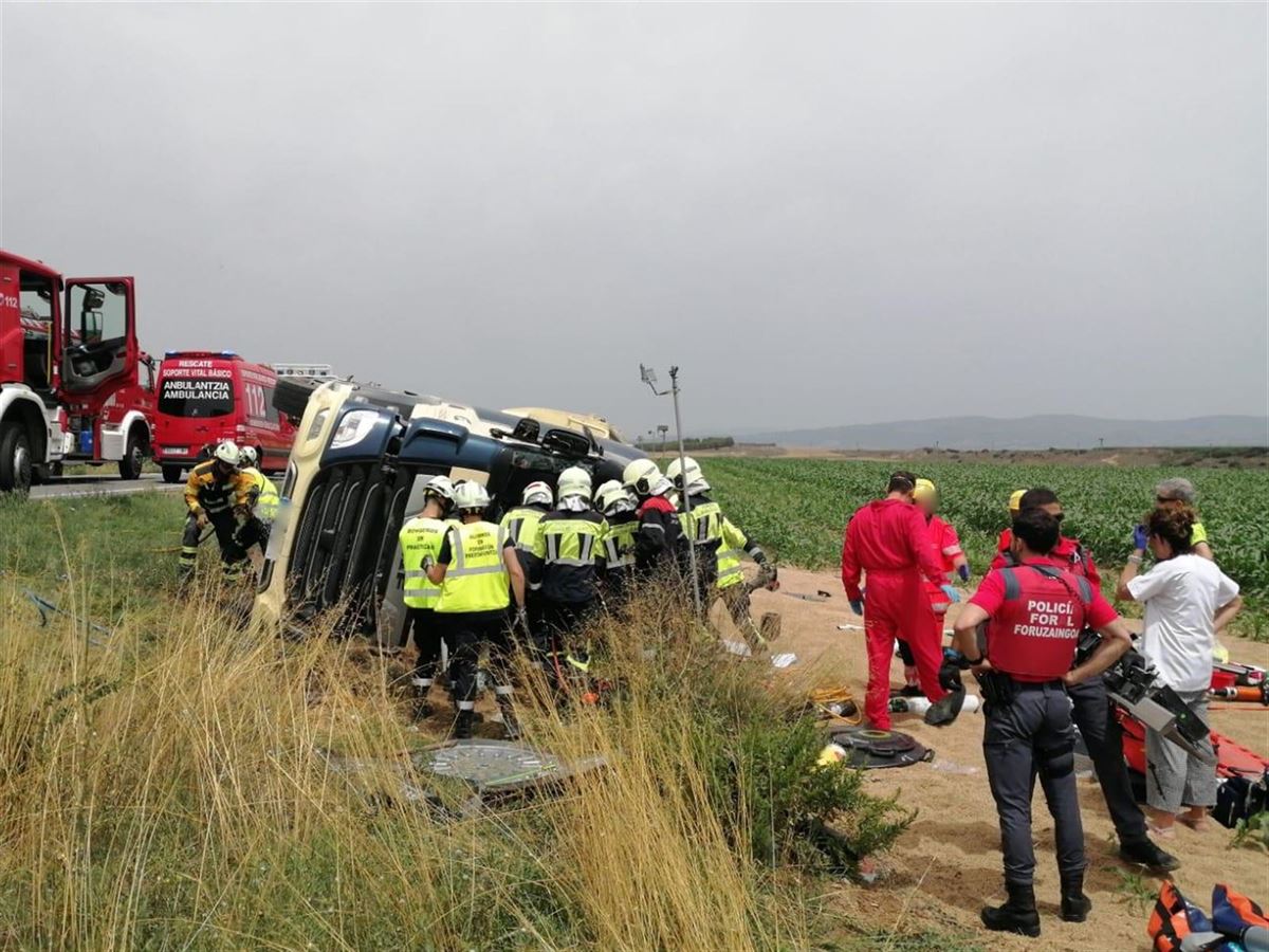 Muere un camionero de 56 años en Murillo el Cuende (Navarra). Imagen: Bomberos de Navarra