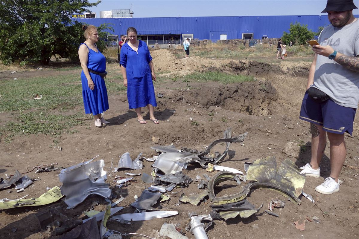 Restos de los misiles lanzados por Rusia en Odesa. Foto:EFE