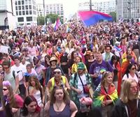 Milioi erdi pertsona batu dira Berlingo Harrotasunaren Desfilean
