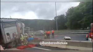 Kamioi batek istripua izan du BI631 errepidean, Derion (Bizkaia)
