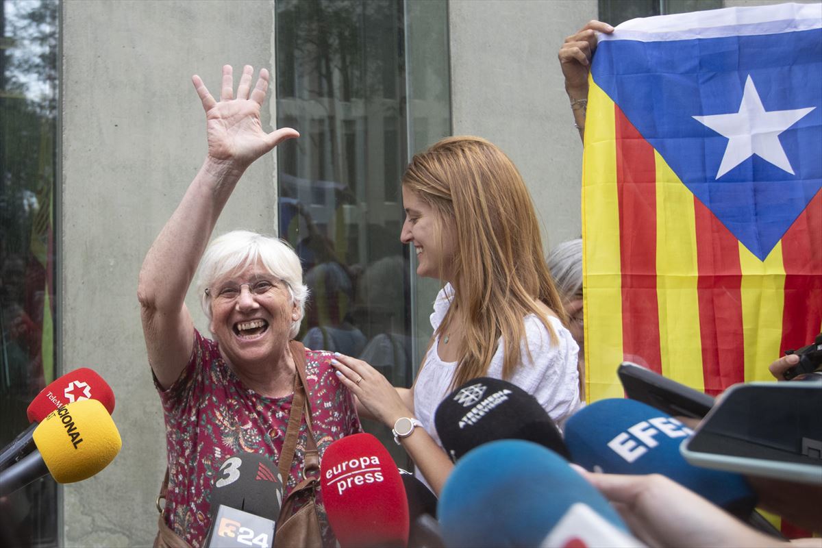 La exconsellera y eurodiputada de Junts Clara Ponsatí tras quedar libre. Foto: EFE