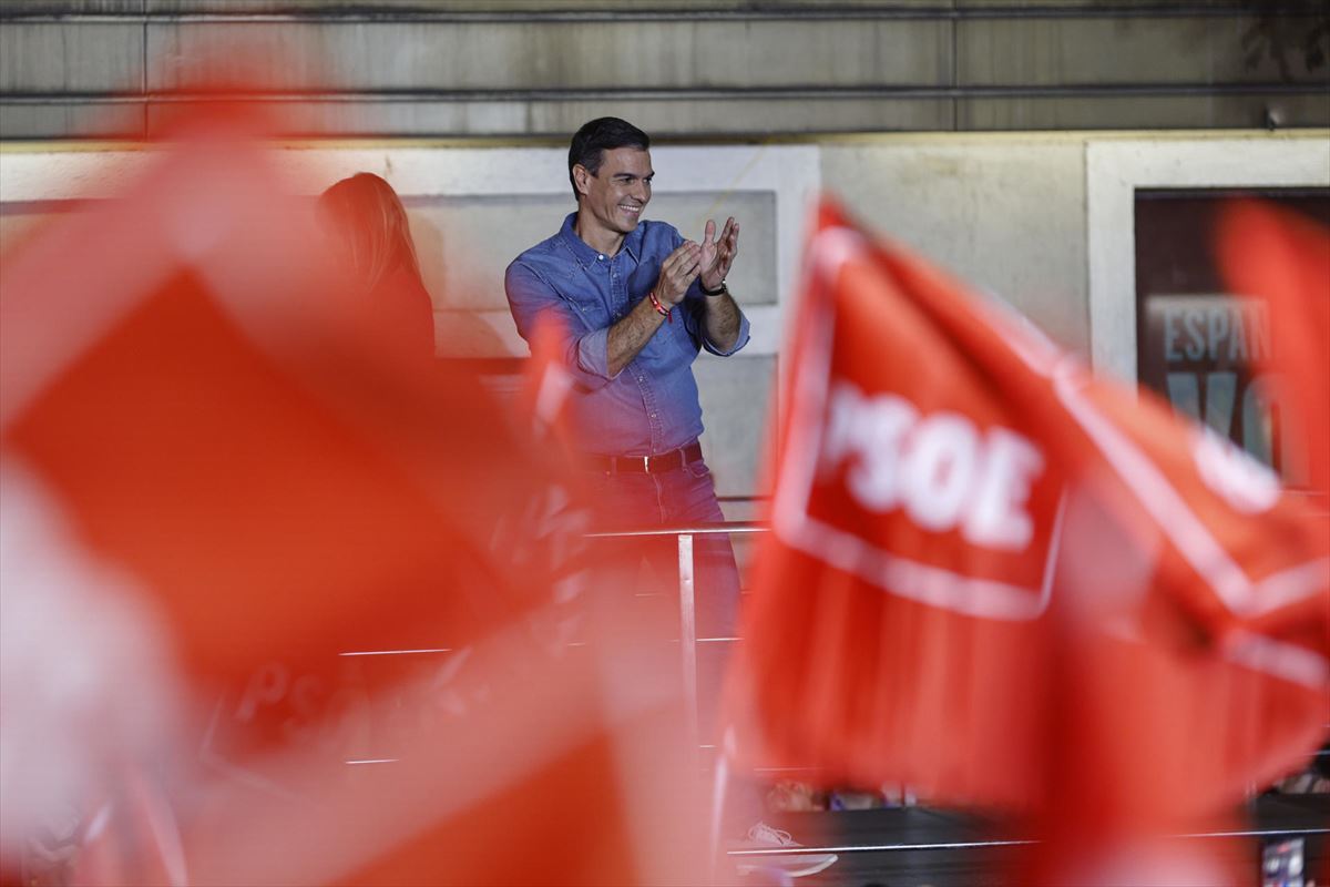 El líder del PSOE, Pedro Sánchez, durante la noche electoral. Foto: EFE