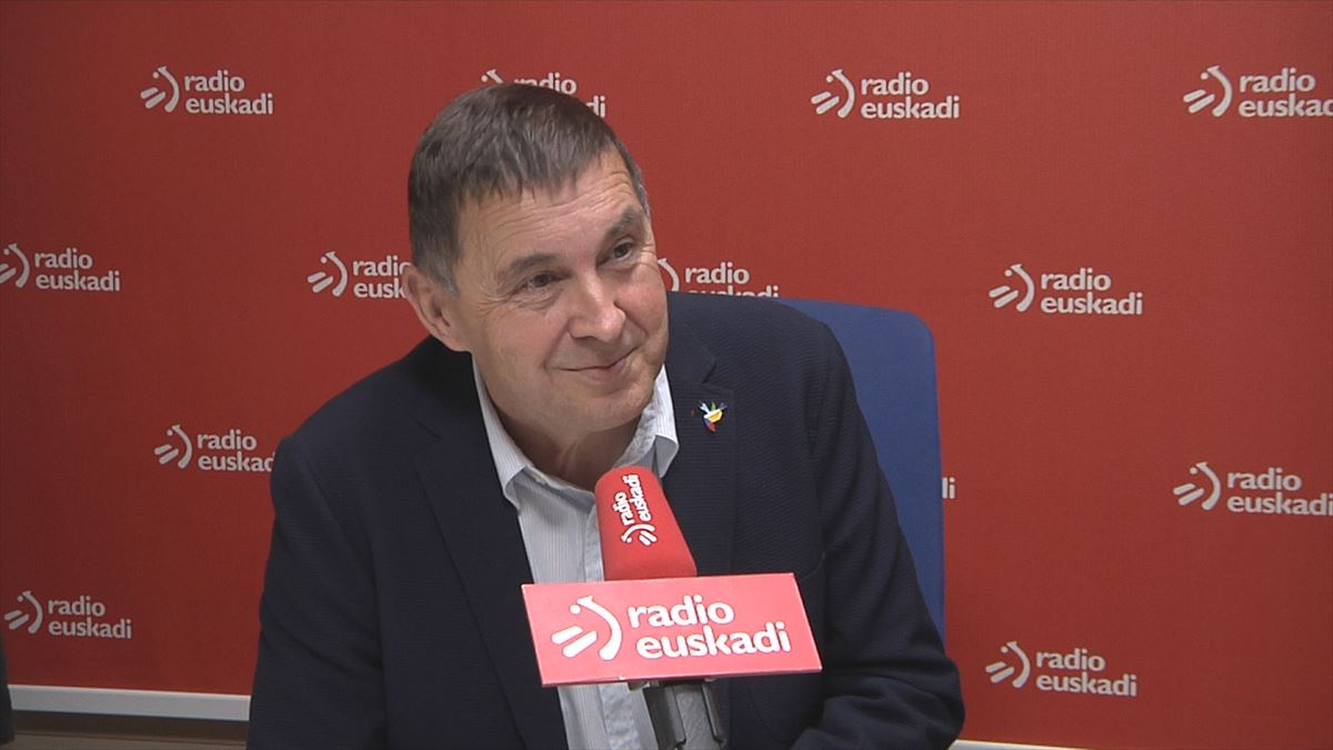 Arnaldo Otegi, entrevistado en Radio Euskadi.