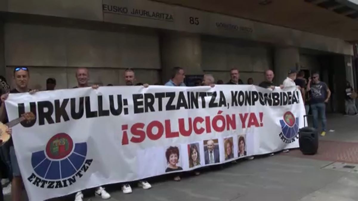 Sindikatuen protesta, Eusko Jaurlaritzaren Bilboko egoitzaren aurrean. Bideoa EITB Media.