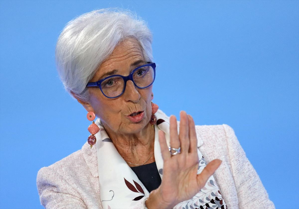 Christine Lagarde EBZko presidentea gaurko bilearen ostean. Argazkia: EFE