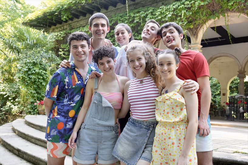 Go!azen telesaileko aktore batzuk, Basakabiko sarreran