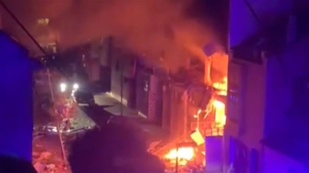 El edificio de Valladolid en llamas tras la explosión