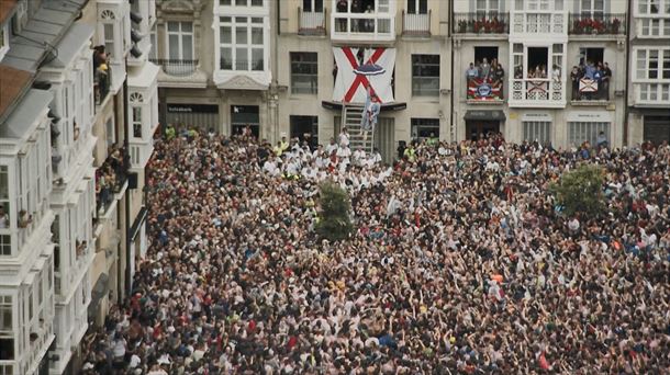 Imagen de la plaza de la Virgen Blanca, en la bajada de 2023