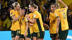 Australia jugará los cuartos del Mundial tras eliminar a Dinamarca (2-0)