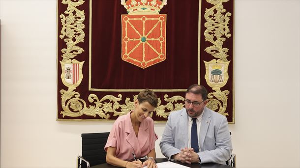 Foto de archivo de María Chivite con Unai Hualde