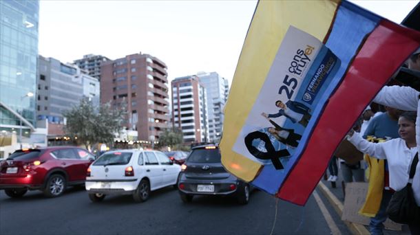 Simpatizantes de Villavicencio salen a la calle para denunciar el asesinato. 