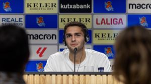 Zakharyan, en su presentación con la Real: Solo quería jugar aquí