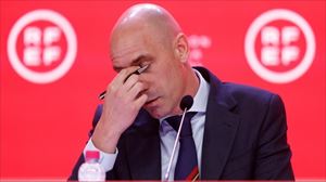 Rubiales dimitirá el viernes en medio de una tormenta de indignación por su beso no consentido a Jenni Hermoso