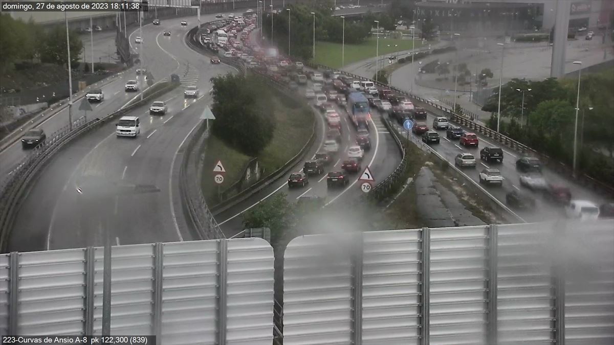 Se están registrando retenciones en las inmediaciones de Barakaldo. Foto: Trafiko