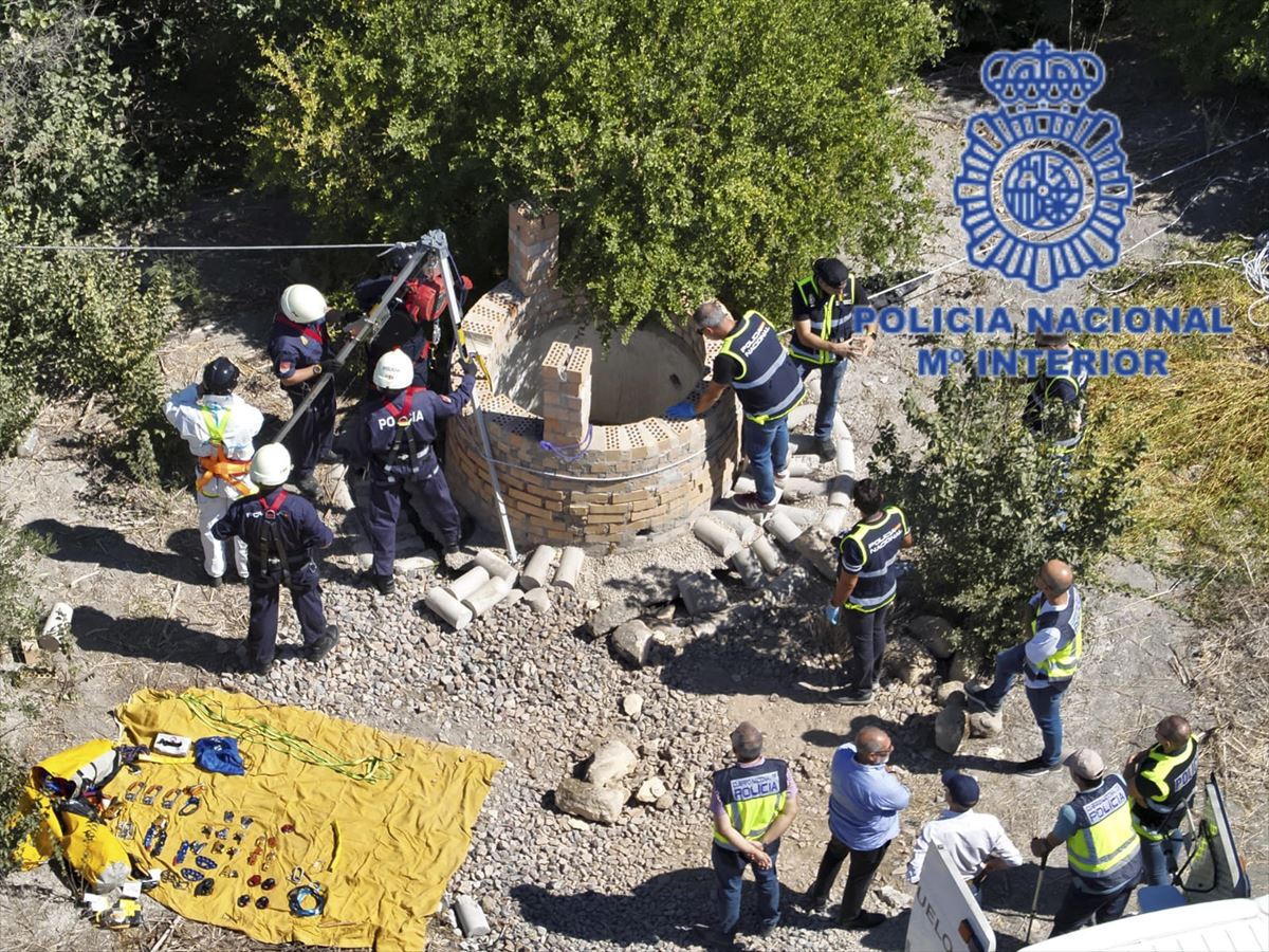 Putzu batean aurkitu dute emakumearen gorpua. Arg: Espainiako Polizia/EFE. 