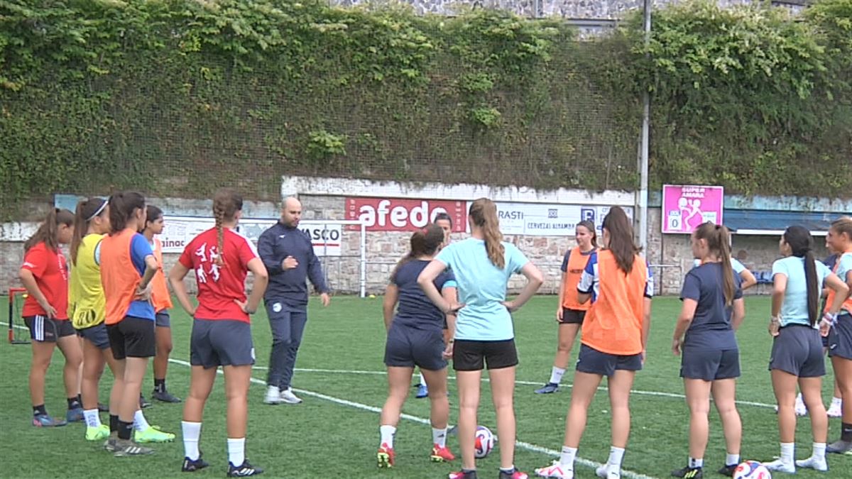 Jugadoras del equipo Intxaurdi. Foto sacada de un vídeo de EITB Media.