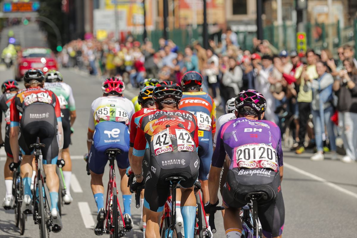 Pelotón en la Vuelta a España 2023. Foto: Efe