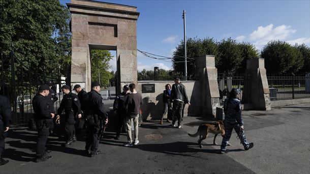 Los cementerios de San Petersburgo se han llenado de medidas de seguridad. Foto: EFE.