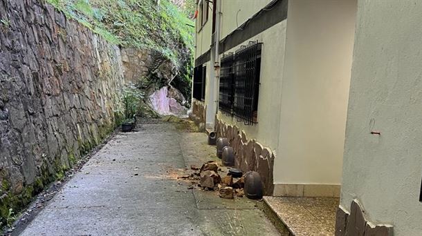 Los cascotes desprendidos. Foto: Ayuntamiento de Donostia-San Sebastián