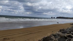 Bainua debekatu dute Ipar Euskal Herriko zazpi hondartzatan, uraren kalitatea dela eta