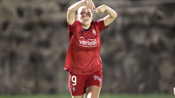 Carmen festeja su gol, el 0-2 para Osasuna ante el Fundación Tenerife. Foto: @Osasuna_fem. 