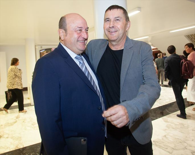 Andoni Ortuzar y Arnaldo Otegi. Foto: EFE