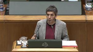 Gobernuak ''gehien dutenen pribilegioak mantentzea'' erabaki duela uste du Jon Hernandezek