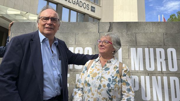 Julio Pacheco y Rosa García a la salida del juzgado este viernes. 