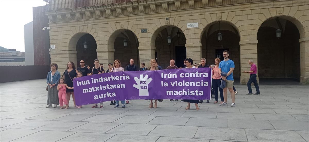 Concentración contra la violencia machista, este sábado en Irun. Foto: Ayuntamiento de Irun