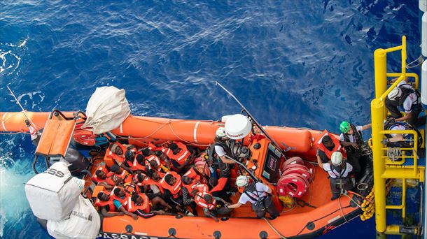 Lampedusara iritsitako migratzaile talde bat