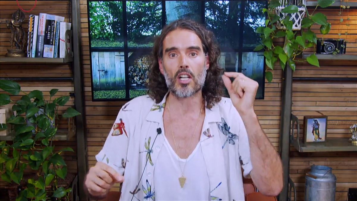 Russell Brand aktorea, sare sozialetan zabaldutako bideo batean