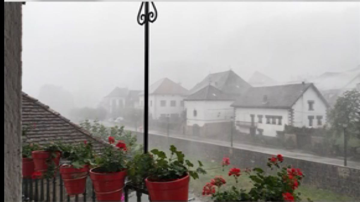 La tormenta descarga fuertes lluvias en Otsagabia