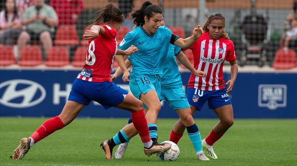 Mariana Cerro, del Athletic, en el encuentro contra el Atlético. EFE