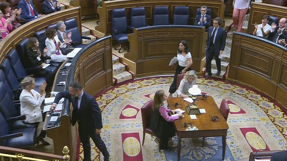 Santiago Abascal abandona el Congreso. Imagen obtenida de un vídeo de Agencias.