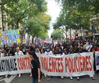 Milaka pertsona atera dira Frantzian polizia indarkeriaren aurka