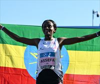 Tigist Assefak maratoiko munduko errekorra lortu du Berlinen