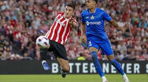 El Athletic, con diez jugadores durante toda la segunda parte, empata (2-2) con el Getafe en San Mamés