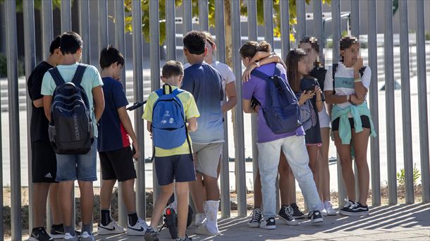 Los alumnos del IES Elena García Armada han retomado este viernes las clases. Foto: EFE