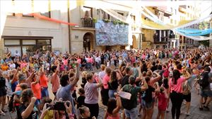 Auzolanaren eta herrigintzaren indar erakustaldia egin du Kilometroak jaiak Errenterian