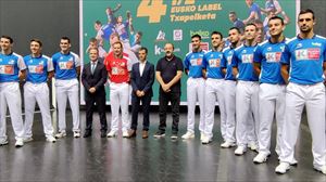 Doce pelotaris lucharán desde el viernes por la txapela del Cuatro y Medio, que Ezkurdia tratará de mantener