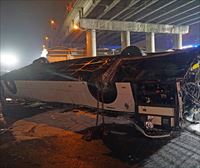 Gutxienez 21 hildako, 12 zauritu eta 4 desagertu Venezian izandako autobus istripu batean
