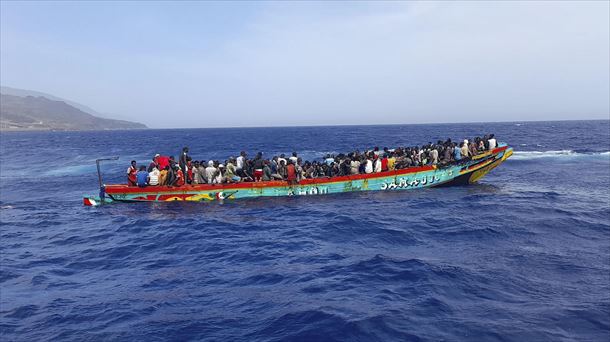 75 adingabe iritsi dira gaur Hierrora (Kanariar Uharteak) Senegaletik. Argazkia: EFE