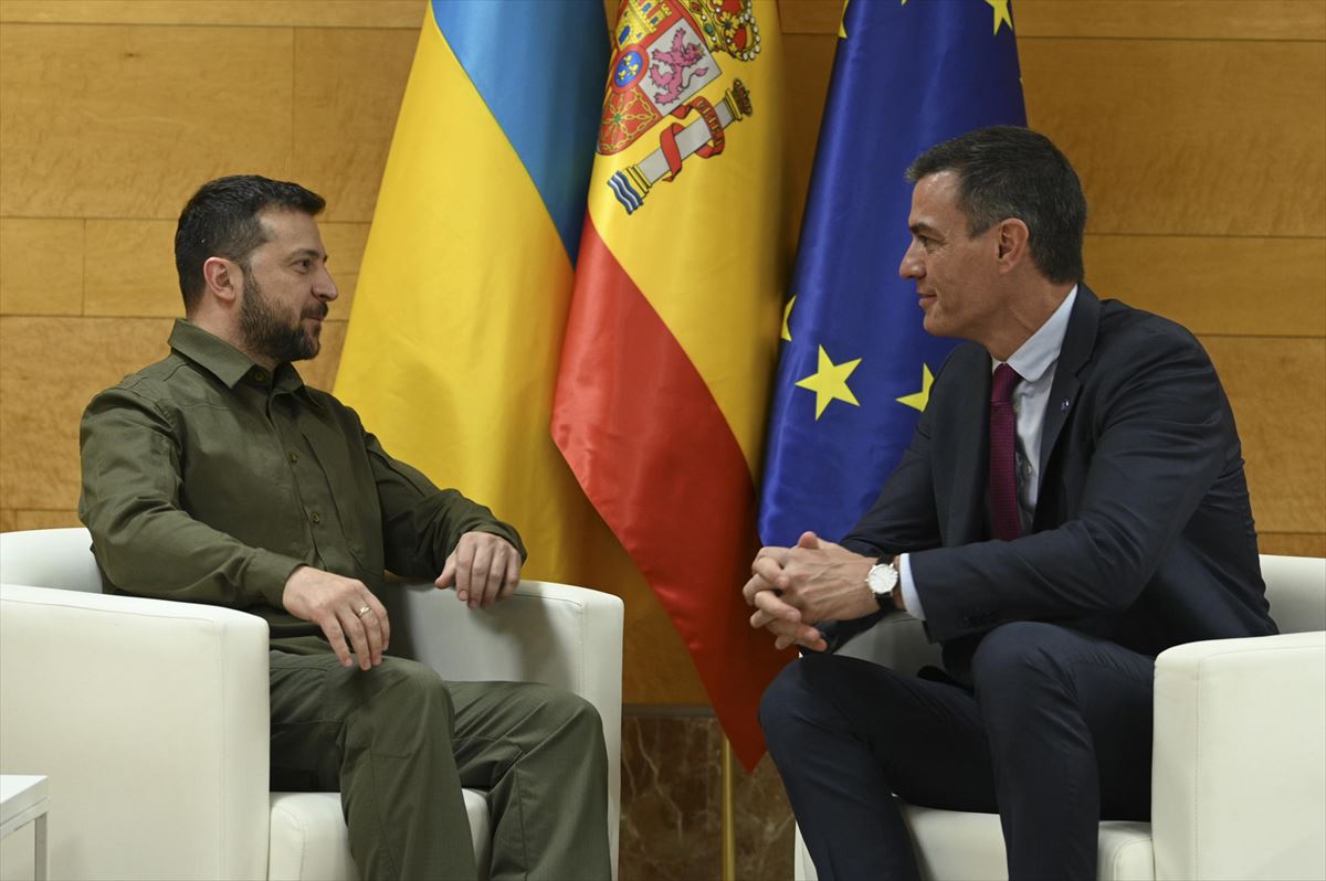 Volodímir Zelenski y Pedro Sánchez. Foto: EFE.