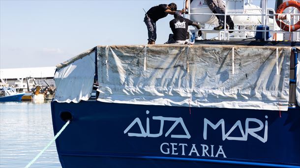 El buque Aita Mari en el puerto de Burriana, realizando pruebas. Foto: @JaviBernardoP