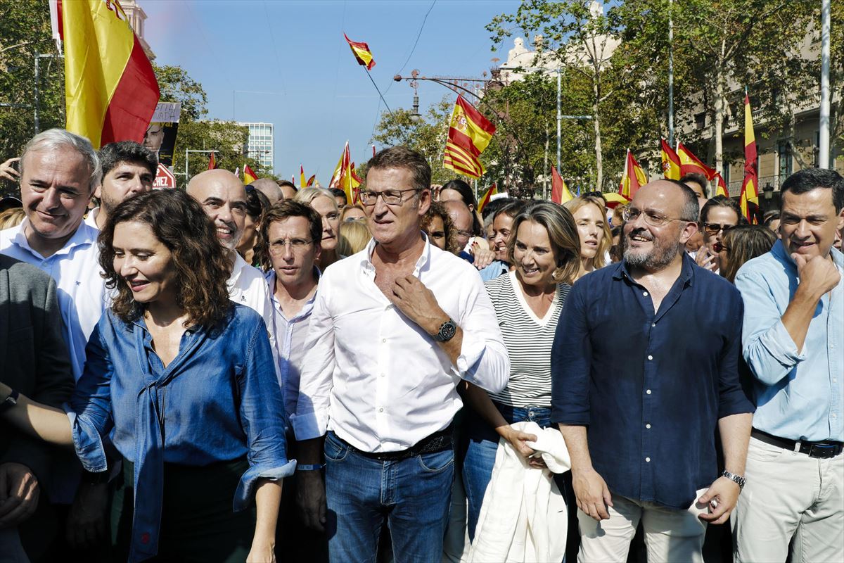 Feijóo ayer en Barcelona, durante la manifestación contra la amnistía. 