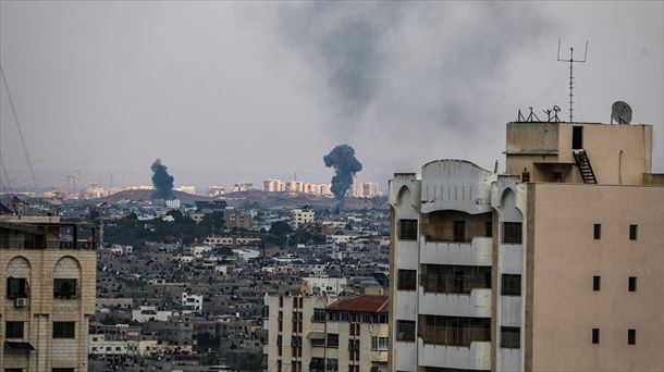 Gaza, bajo los bombardeos aéreos israelíes. 